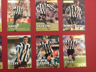 000. NEWCASTLE UNITED KOMPLETT SETT MED FOTBALLKORT MERLIN`S PREMIER GOLD 1996/97