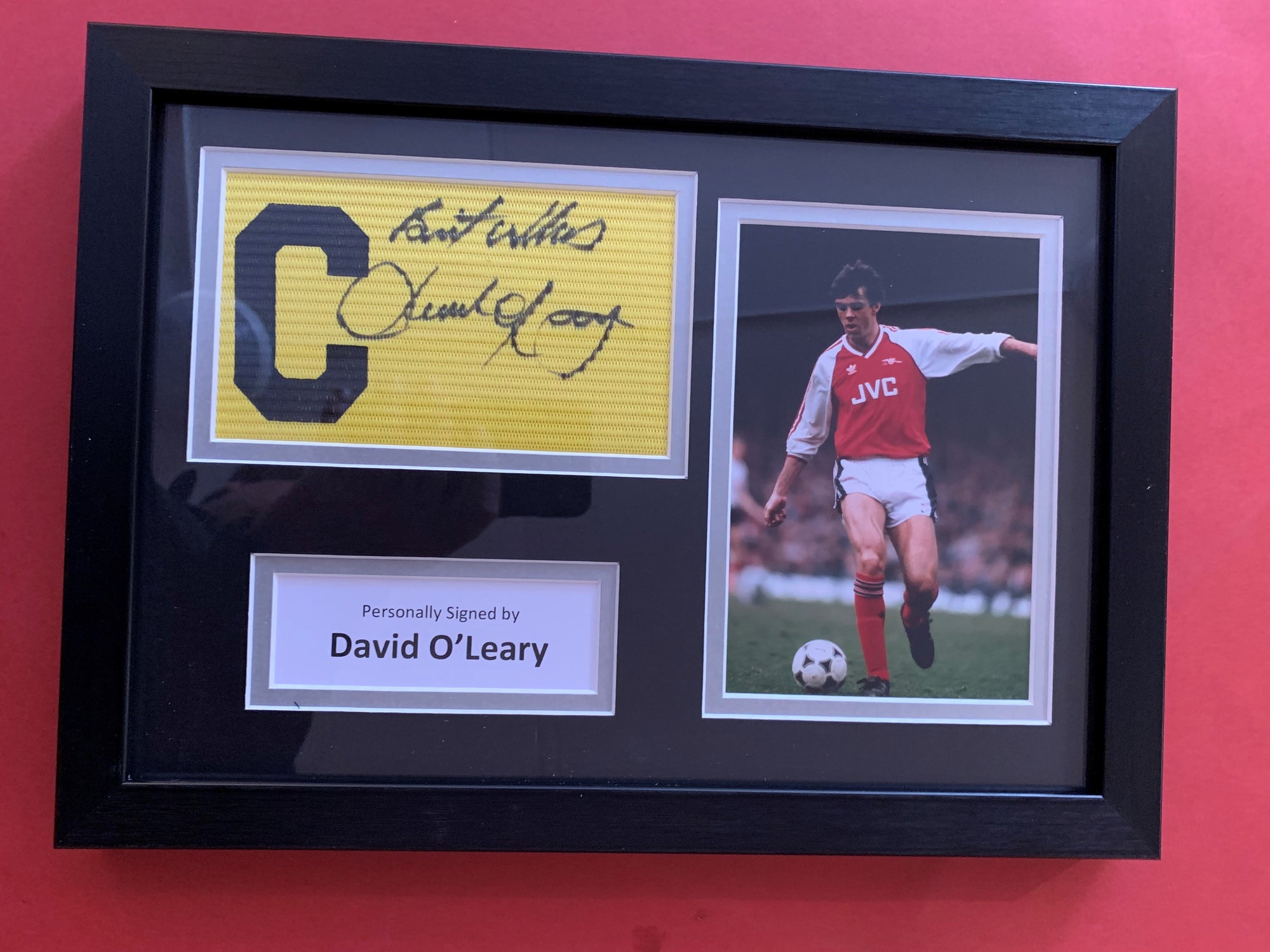 ARSENAL - DAVID O`LEARY - SIGNERT KAPTEINSBIND MED EKTEHETSBEVIS/COA