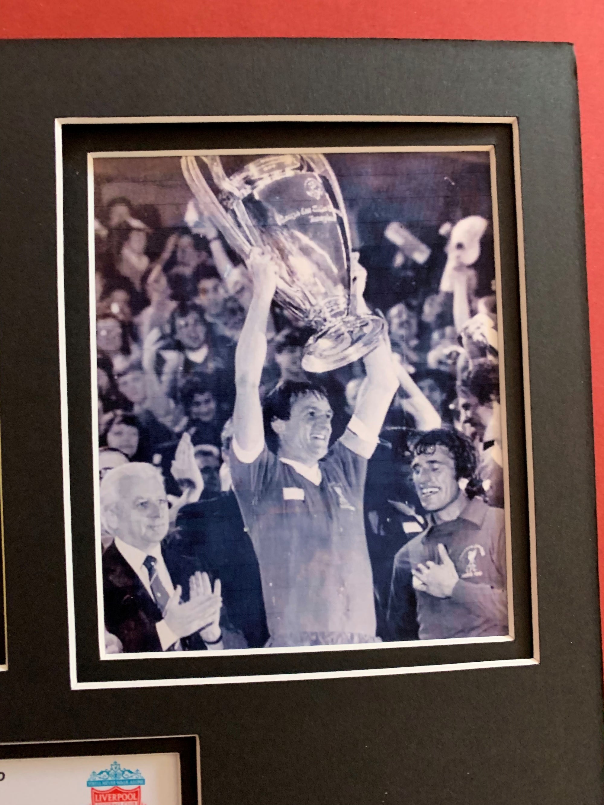 LIVERPOOL - PHIL NEAL - SIGNERT KAPTEINSBIND MED EKTEHETSBEVIS/COA
