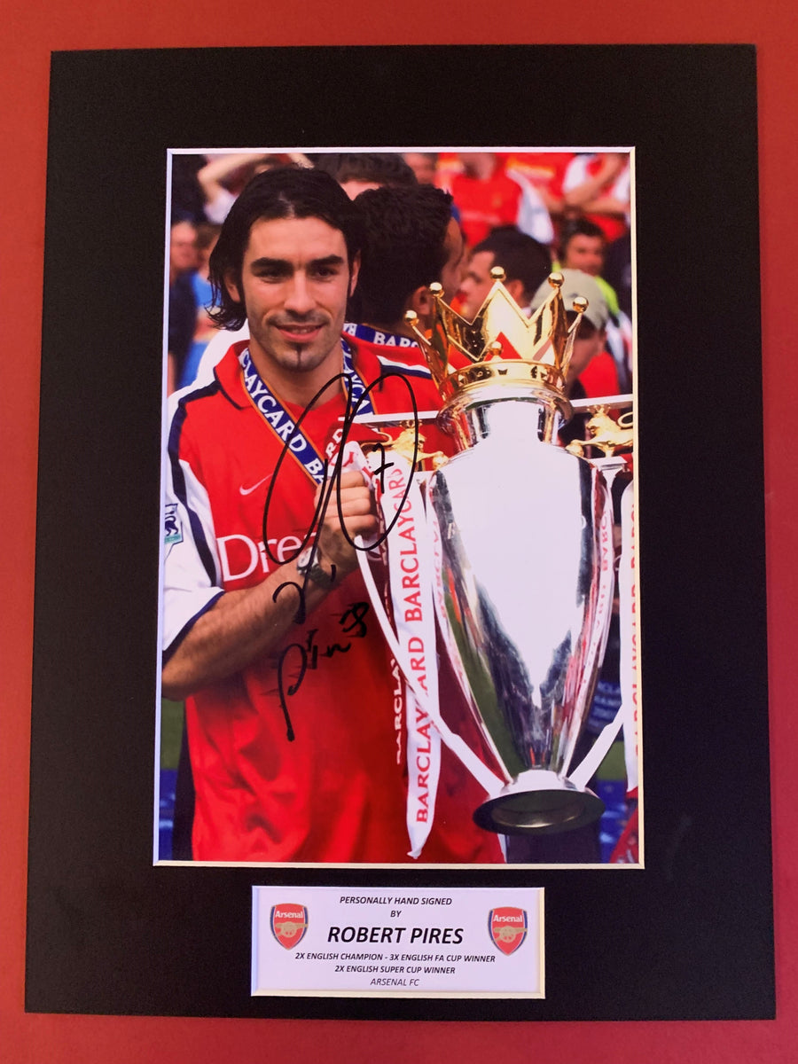 ARSENAL - ROBERT PIRES - SIGNERT BILDE MED EKTEHETBEVIS/COA