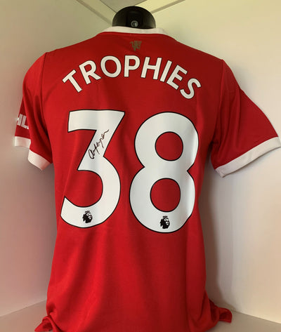 SIR ALEX FERGUSON - "38 TROPHIES" - SIGNERT DRAKT MED EKTEHETSBEVIS/COA