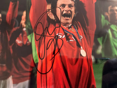 MANCHESTER UNITED - OLE GUNNAR SOLSKJÆR - SIGNERT BILDE MED EKTEHETSBEVIS/COA