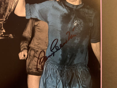 SIR BOBBY CHARLTON - SIGNERT BILDE MED EKTEHETSBEVIS/COA