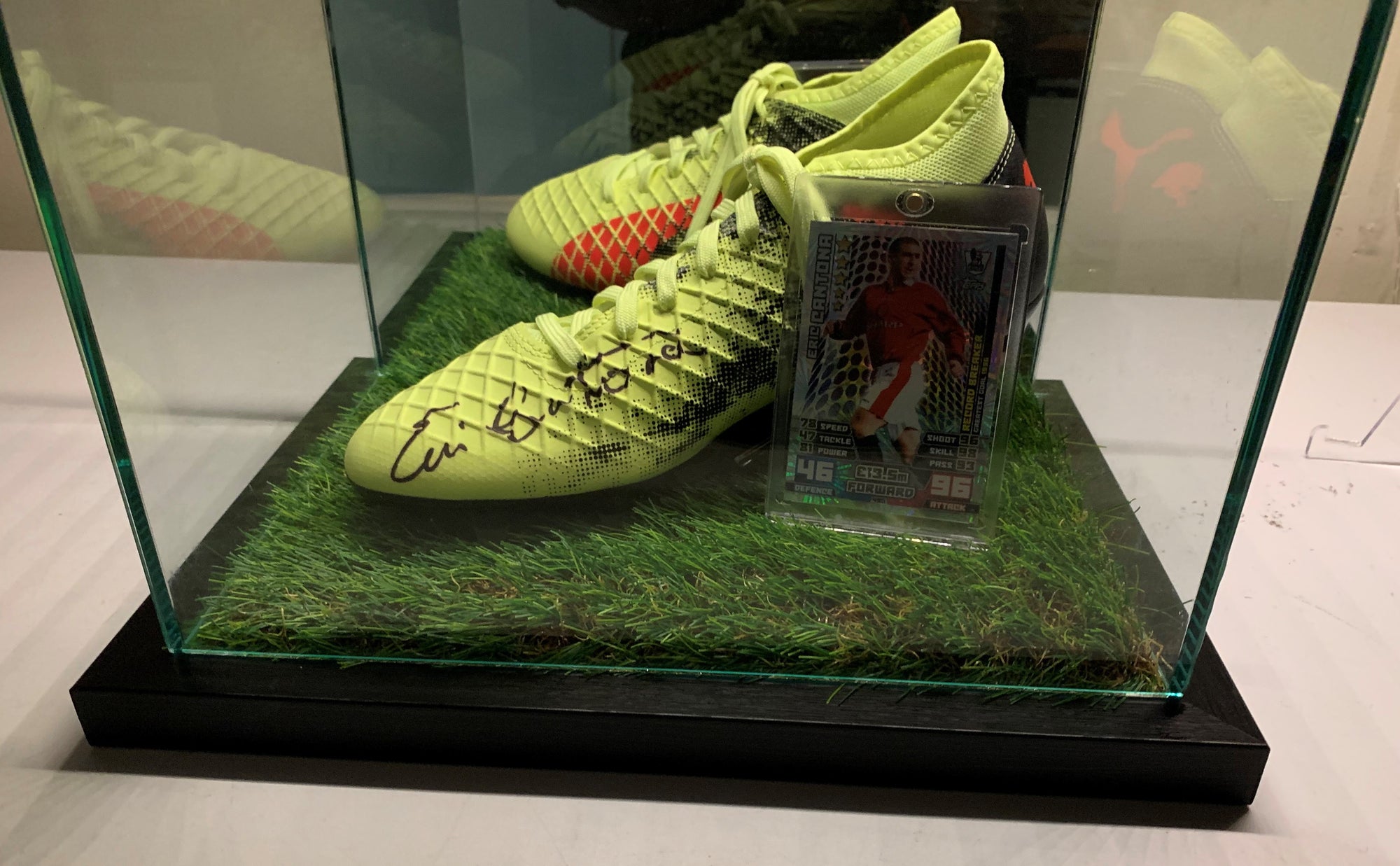 GLASS OG SPEILMONTER FOR UTSTILLING AV SKO