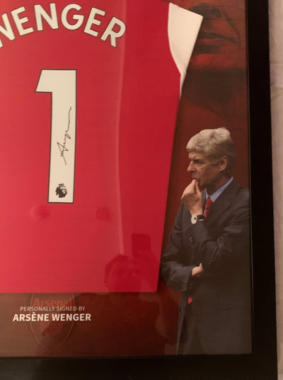 ARSENE WENGER - FERDIG INNRAMMET OG SIGNERT DRAKT "ART-FRAME" MED EKTEHETSBEVIS/COA