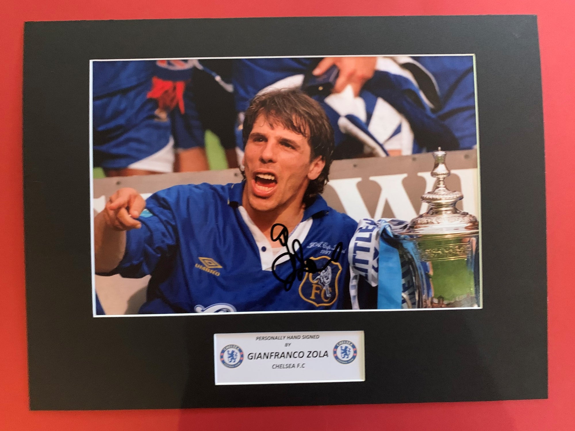 GIANFRANCO ZOLA - SIGNERT BILDE MED EKTEHETSGARANTI/COA