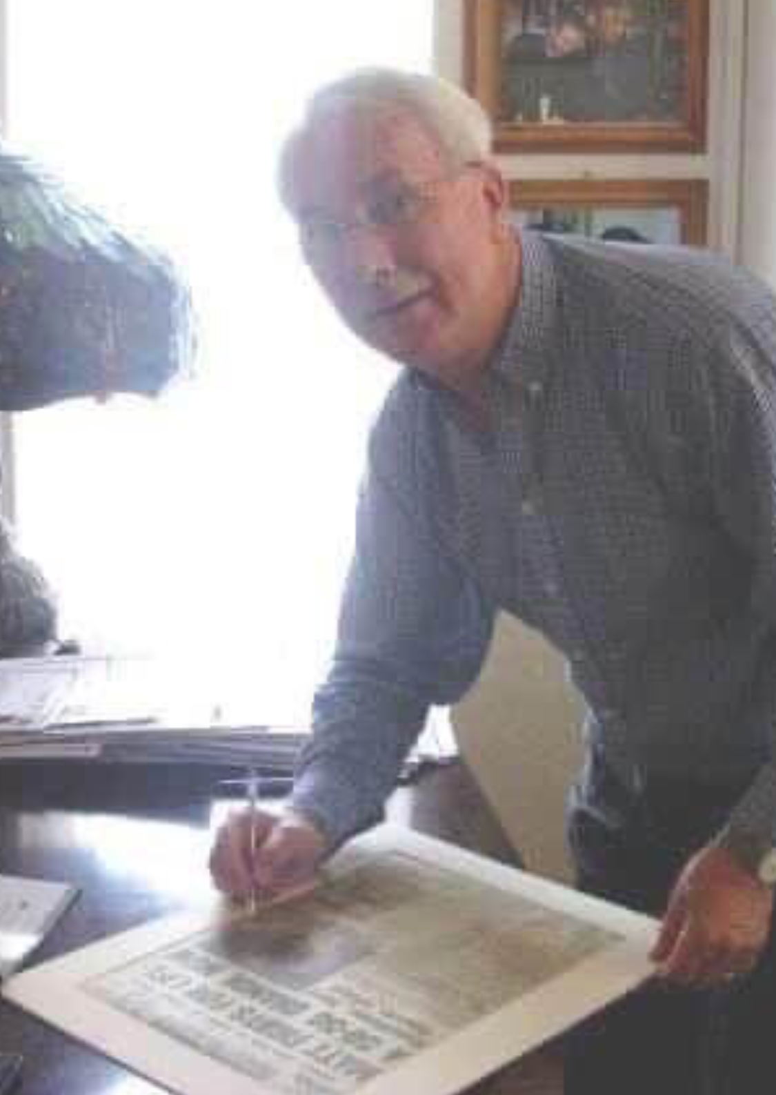 MANCHESTER UNITED - "REPLICA" AV FØRSTE-SIDE LONDON HERALD 7.FEBRUAR 1958 - SIGNERT AV KENNY MORGEN OG ALBERT SCANLOIN