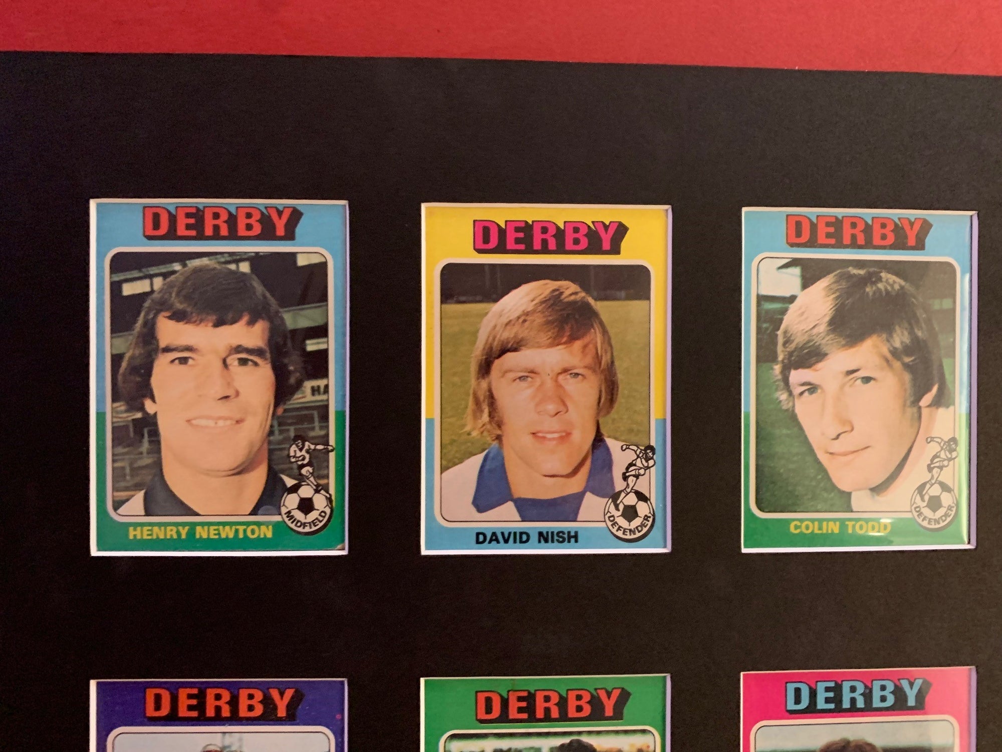 000. DERBY COUNTY FOTBALLKORTMONTASJE FRA 1975/76