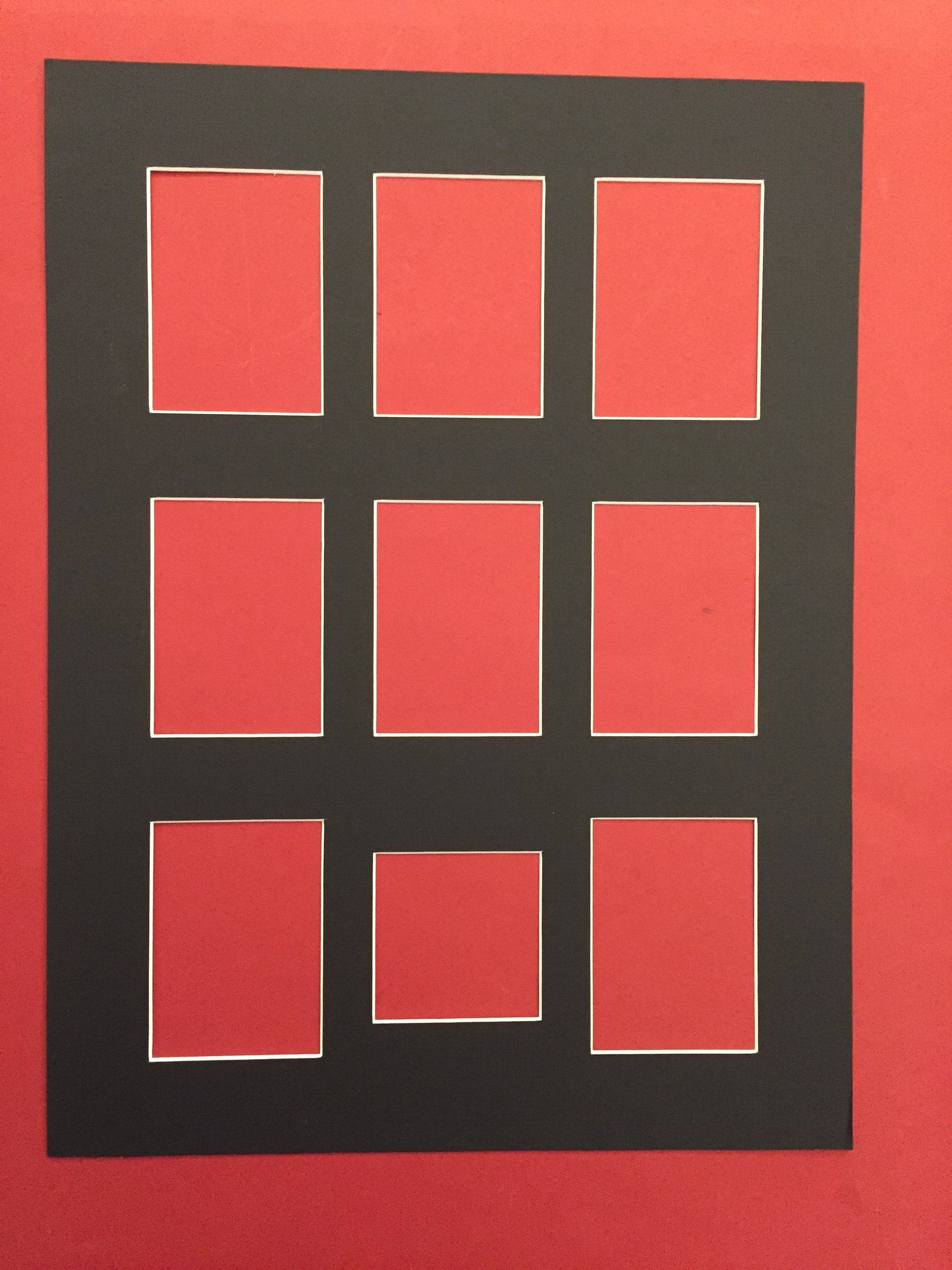 FERDIG MONTERT OG INNRAMMET PASSEPARTEOUT FOR 8 FOTBALLKORT MED TEKST/LOGOFELT