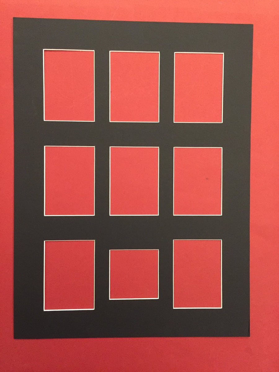 FERDIG MONTERT OG INNRAMMET PASSEPARTEOUT FOR 8 FOTBALLKORT MED TEKST/LOGOFELT