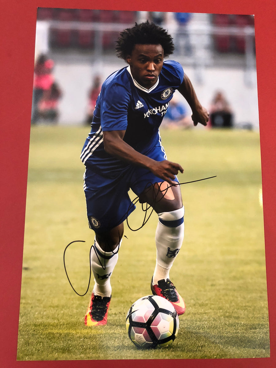 CHELSEA - WILLIAN - SIGNERT BILDE MED EKTEHETSBEVIS/COA