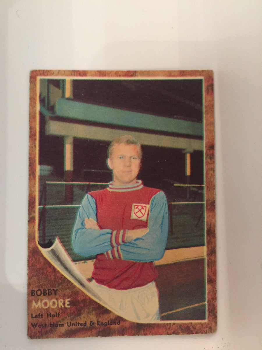 057. BOBBY MOORE - WEST HAM UNITED
