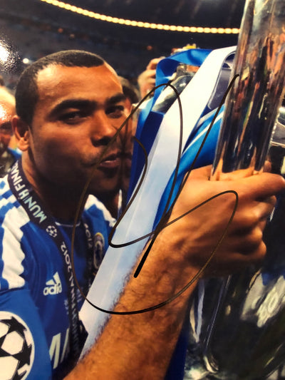 CHELSEA- ASHLEY COLE - SIGNERT BILDE MED EKTEHETSBEVIS/COA