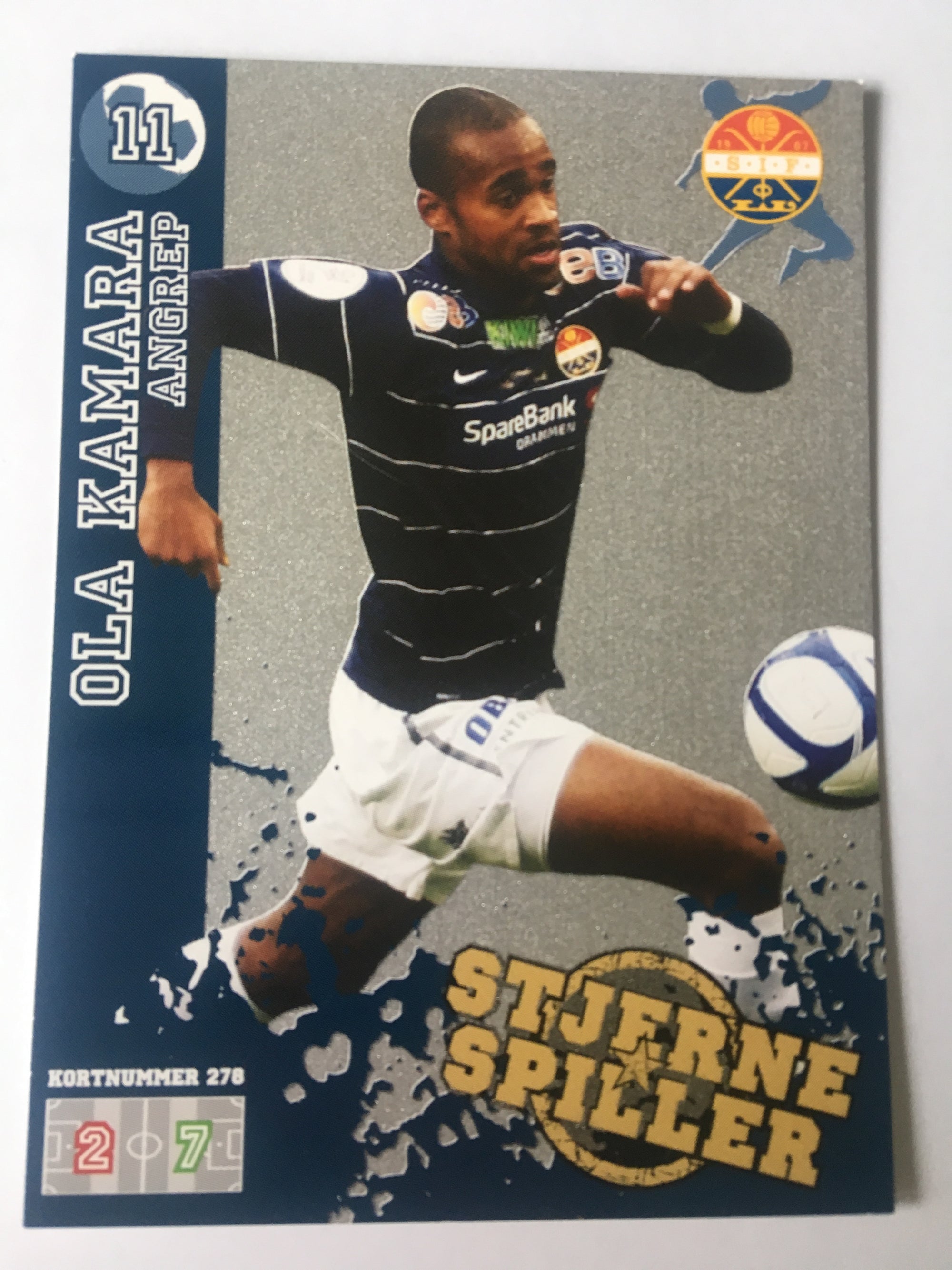 STRØMSGODSET - STJERNESPILLER - OLA KAMARA