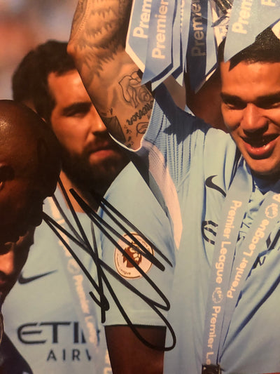 MANCHESTER CITY - EDERSON MORAES - SIGNERT BILDE MED COA/EKTEHETSBEVIS