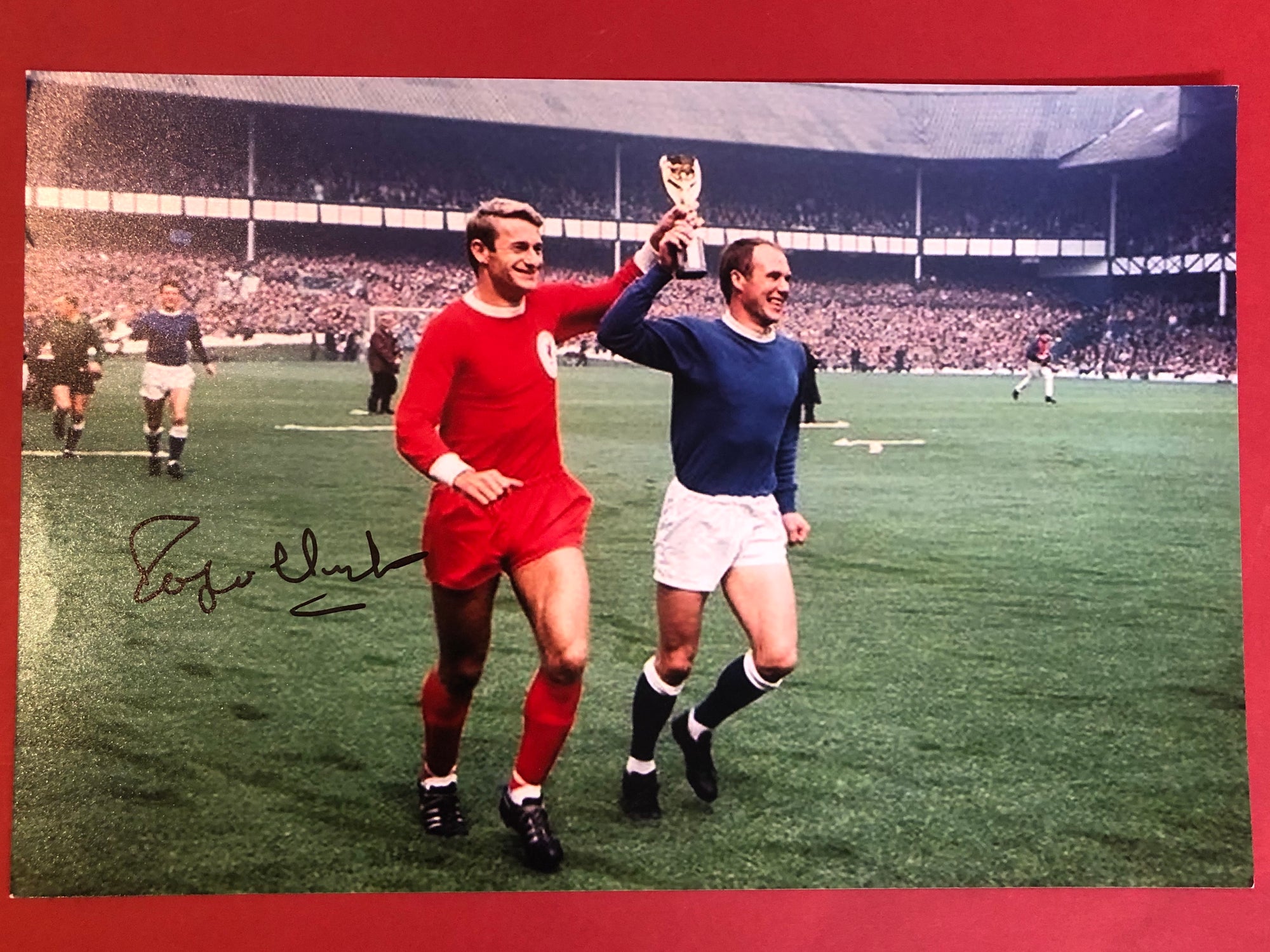 LIVERPOOL - ROGER HUNT - SIGNERT BILDE MED EKTEHETSBEVIS/COA