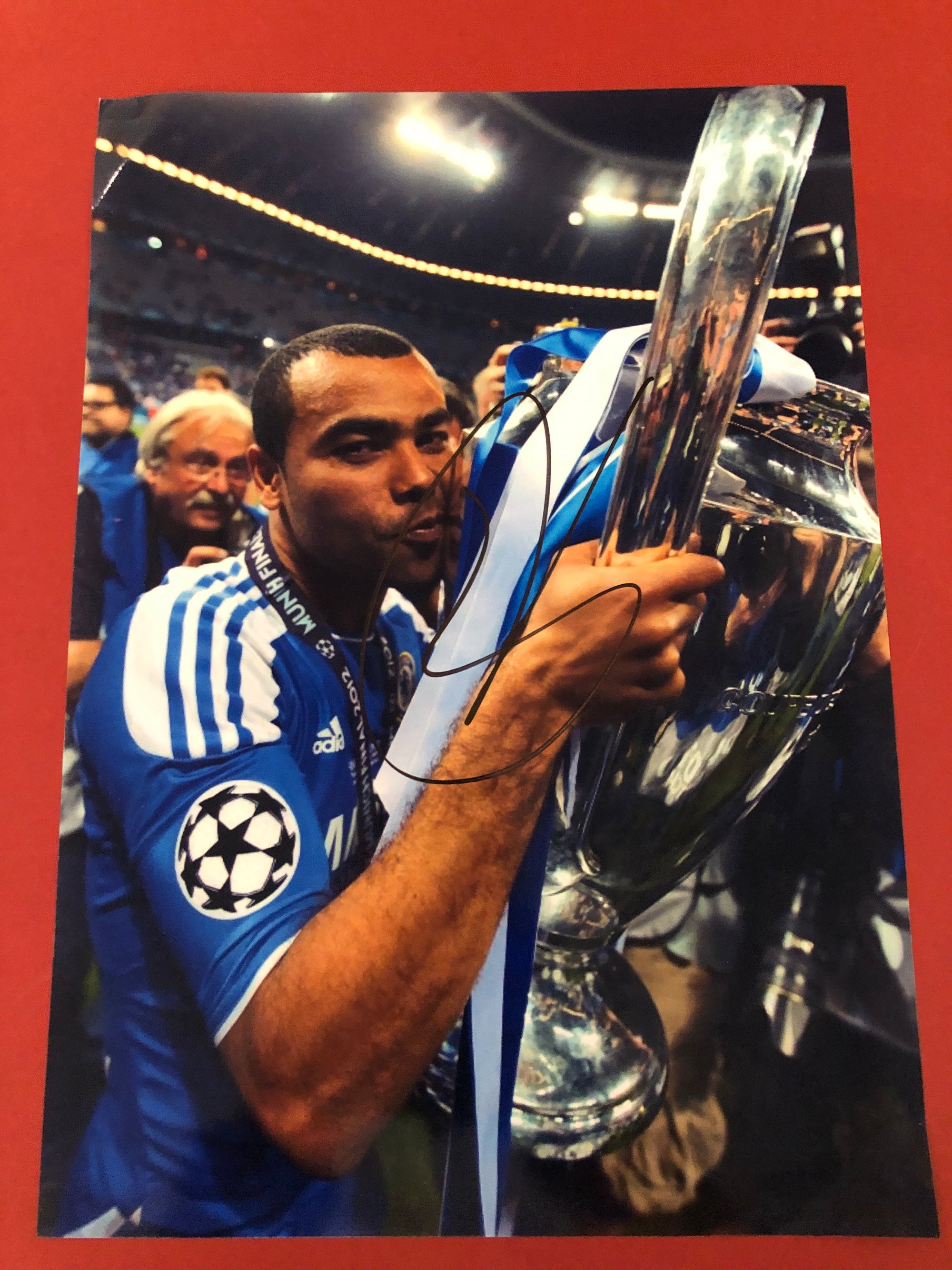 CHELSEA- ASHLEY COLE - SIGNERT BILDE MED EKTEHETSBEVIS/COA