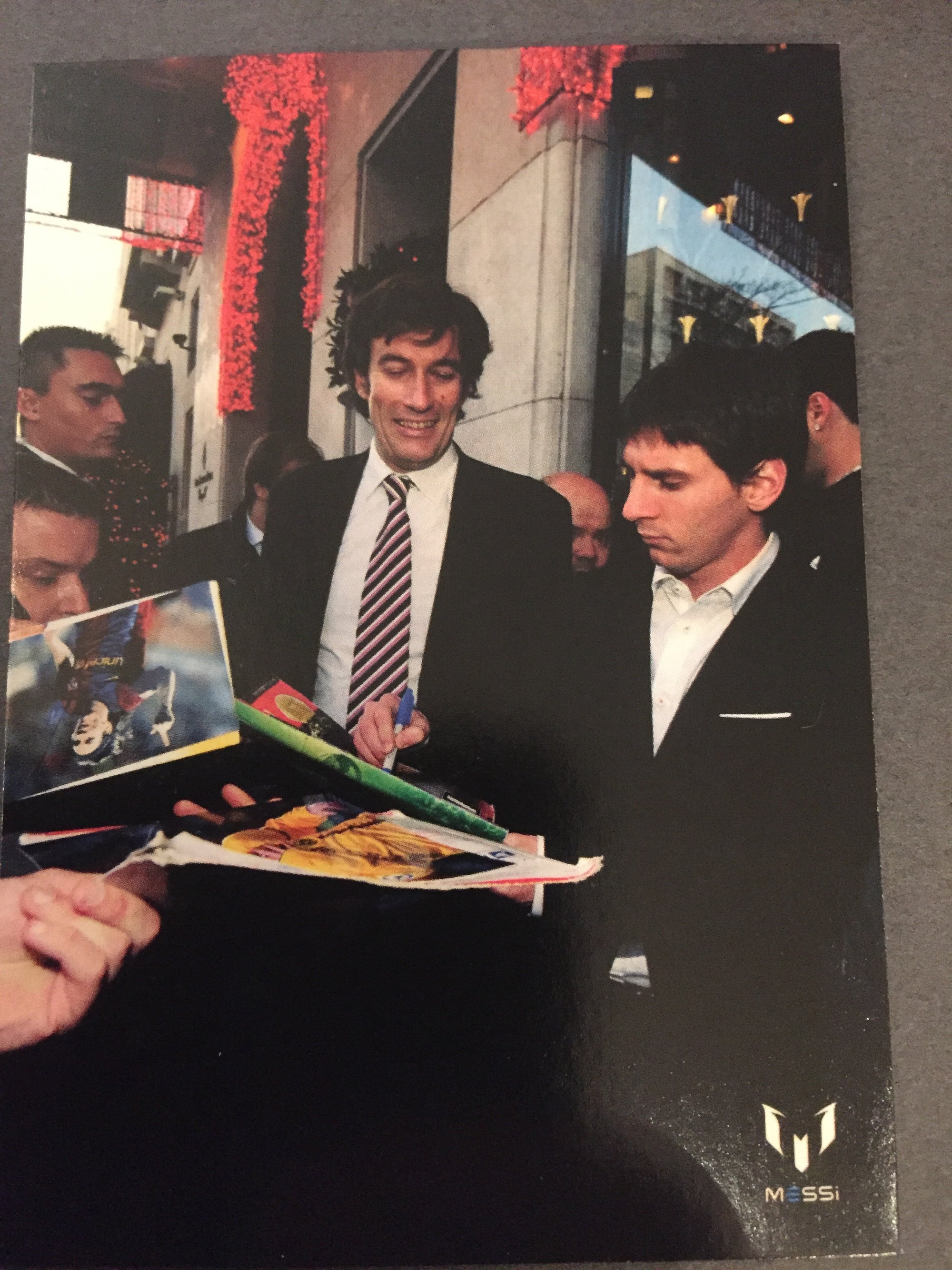 065. OFFICIAL MESSI CARD COLLECTION