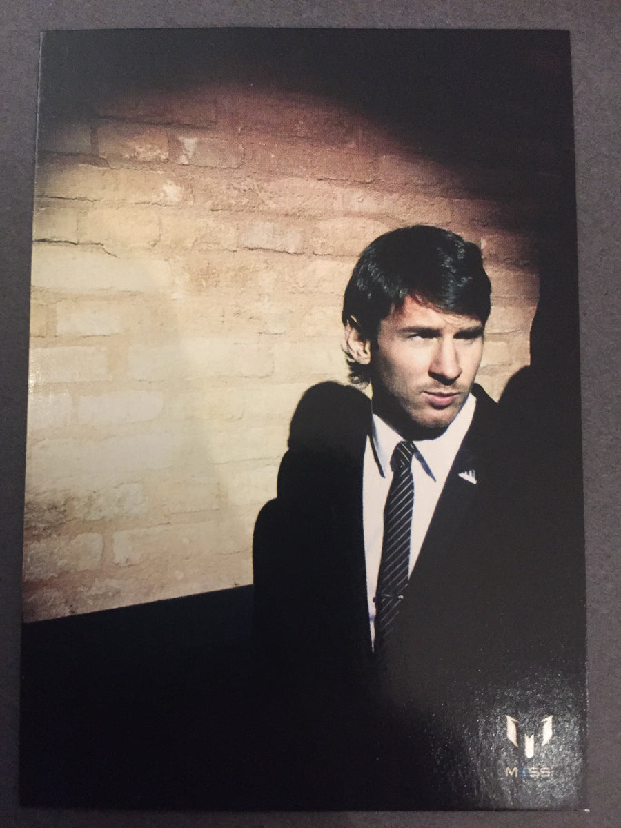 055. OFFICIAL MESSI CARD COLLECTION