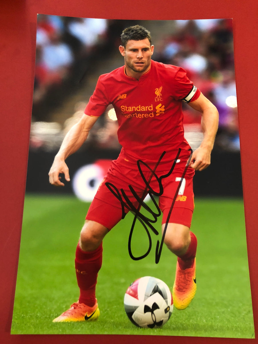 LIVERPOOL - JAMES MILNER - SIGNERT BILDE MED EKTEHETSBEVIS/COA