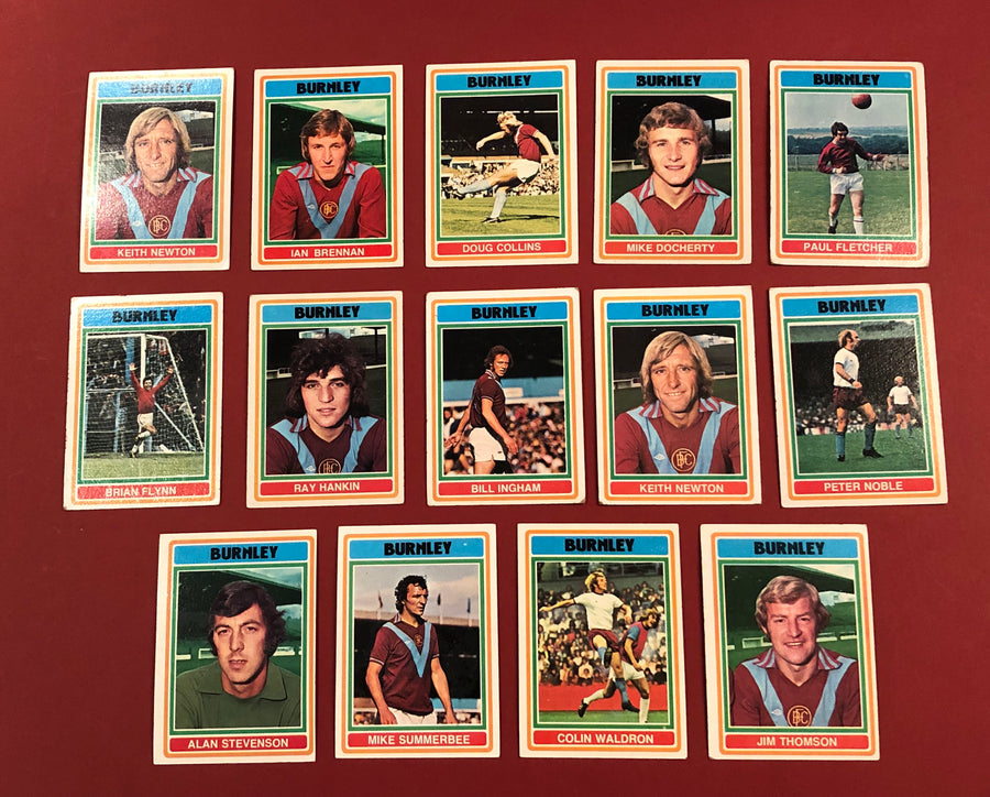 000. BURNLEY - KOMPLETT SETT MED FOTBALLKORT FRA TOPPS 1976/77