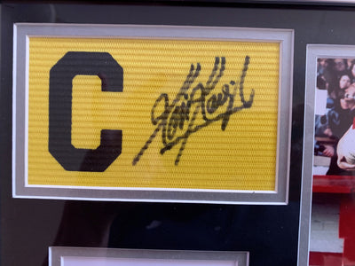 KEVIN KEEGAN - SIGNERT KAPTEINSBIND MED EKTEHETSBEVIS/COA