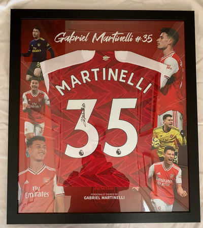 GABRIEL MARTINELLI - SIGNERT DRAKT FERDIG INNRAMMET I "ART-FRAME" MED EKTEHETSBEVIS/COA