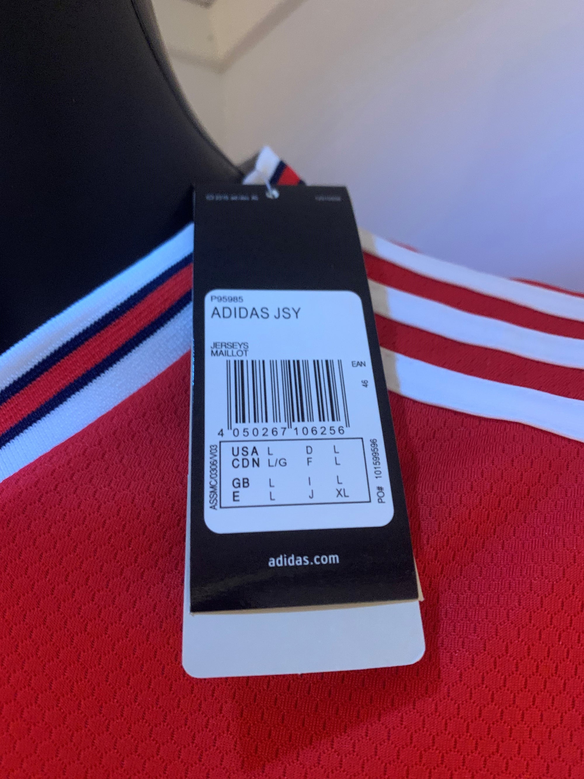 ARSENAL - MESUT ÖZIL - SIGNERT DRAKT MED EKTEHETSBEVIS/COA