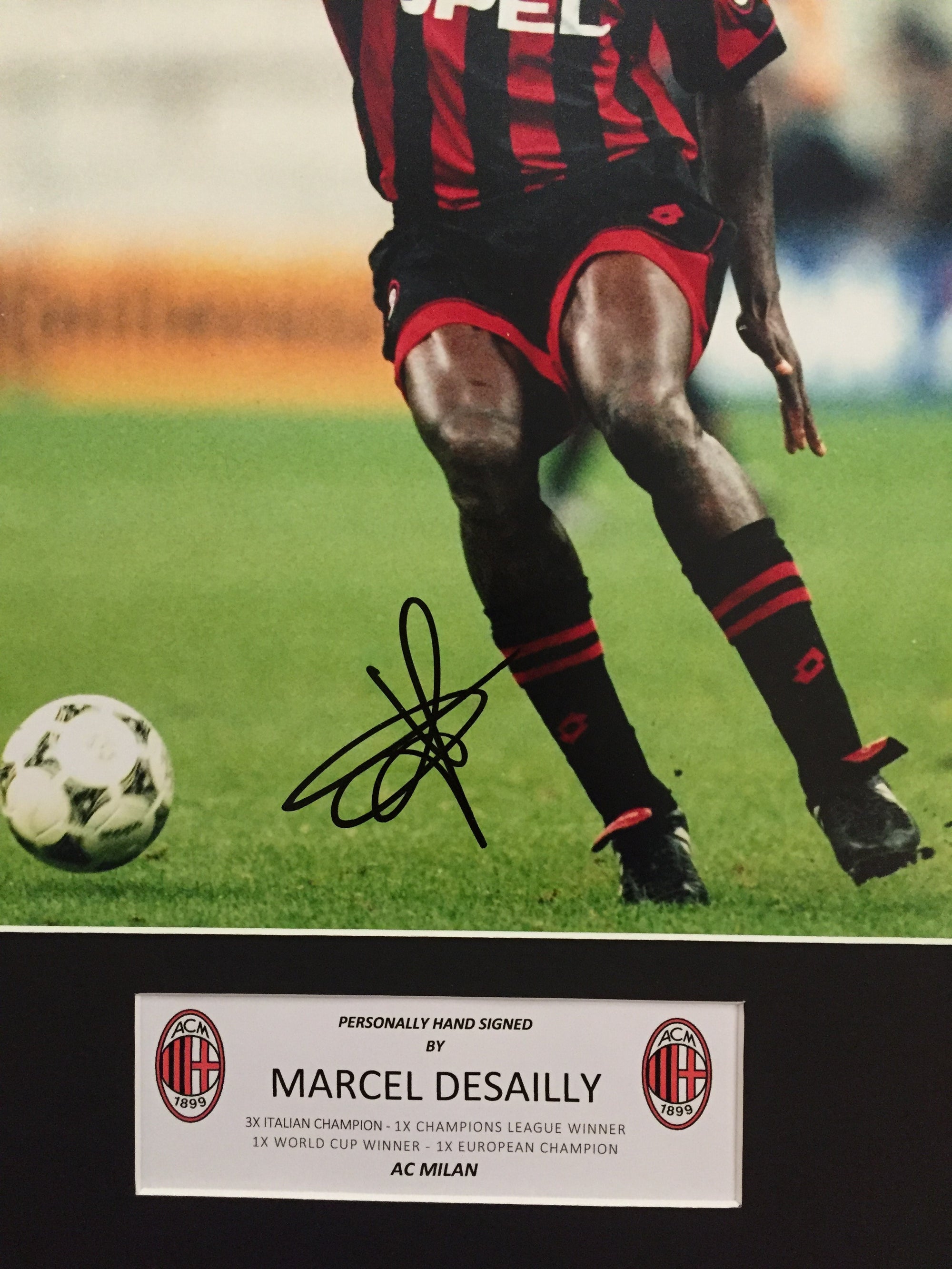 LEGEND MARCEL DESAILLY - SIGNERT BILDE MED EKTEHETSGARANTI/COA