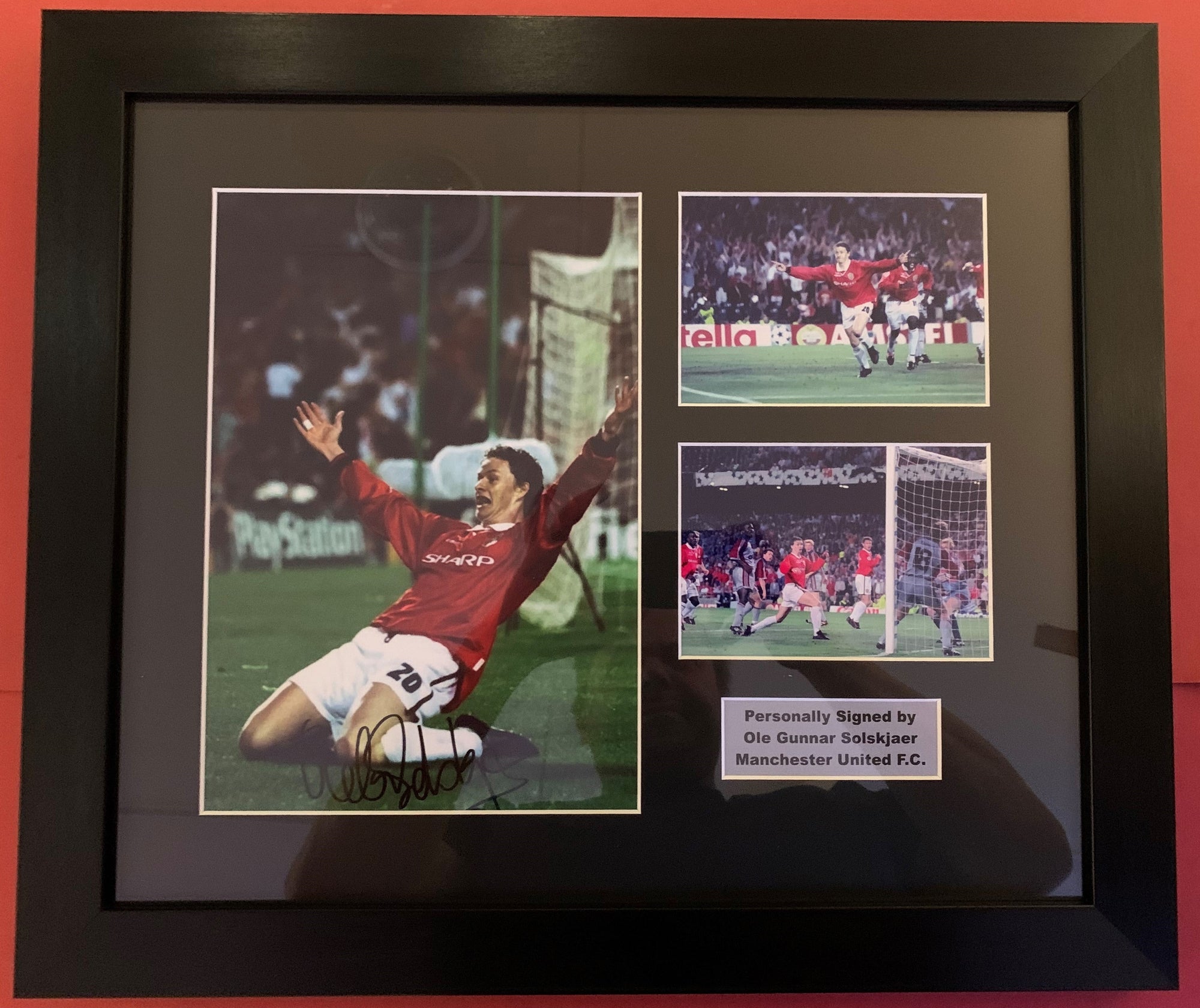 OLE GUNNAR SOLSKJÆR - SIGNERT BILDE MED EKTEHETSBEVIS/COA