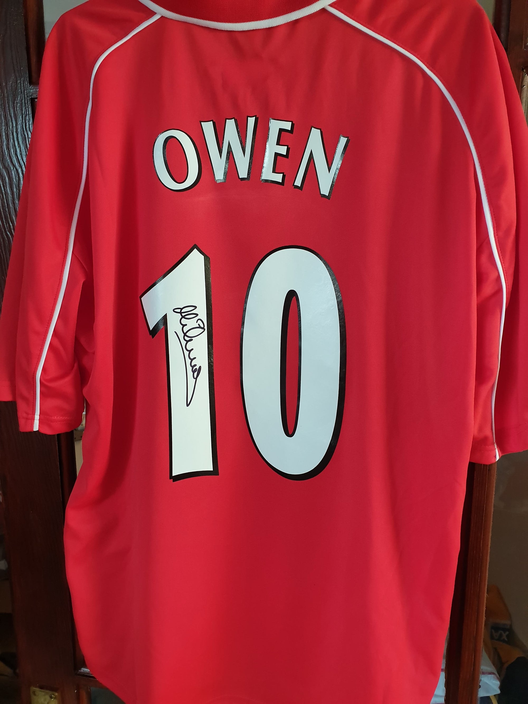 MICHAEL OWEN - SIGNERT DRAKT MED EKTEHETSBEVIS/COA