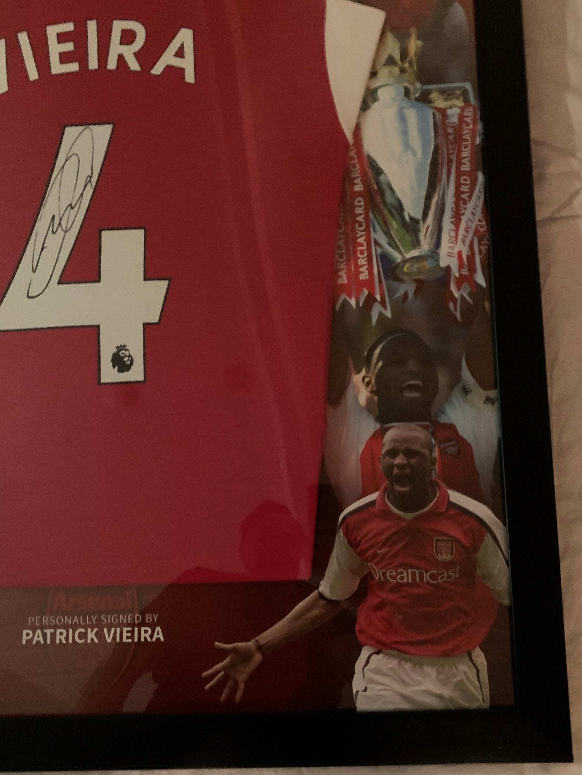 PATRICK VIEIRA - FERDIG INNRAMMET OG SIGNERT DRAKT "ART-FRAME" MED EKTEHETSBEVIS/COA