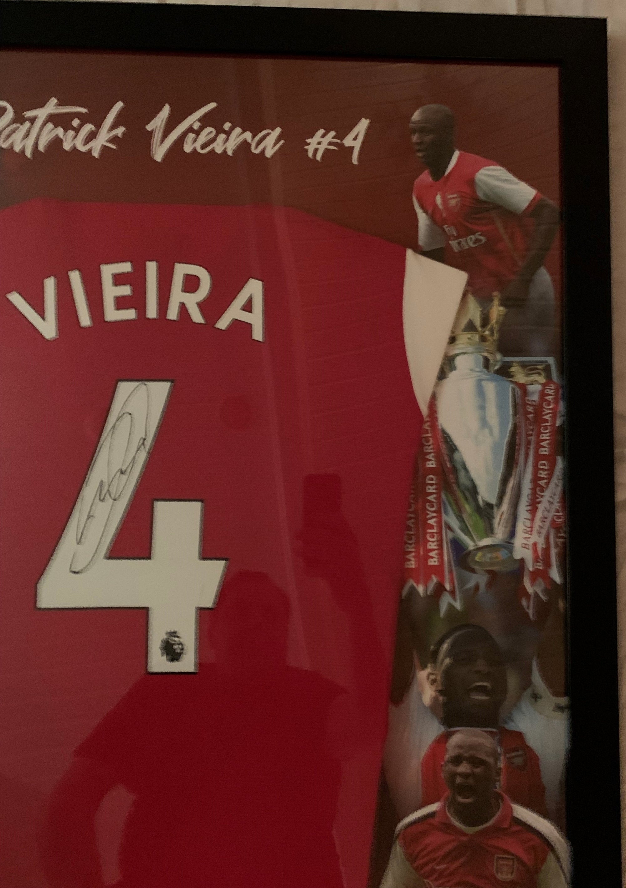 PATRICK VIEIRA - FERDIG INNRAMMET OG SIGNERT DRAKT "ART-FRAME" MED EKTEHETSBEVIS/COA