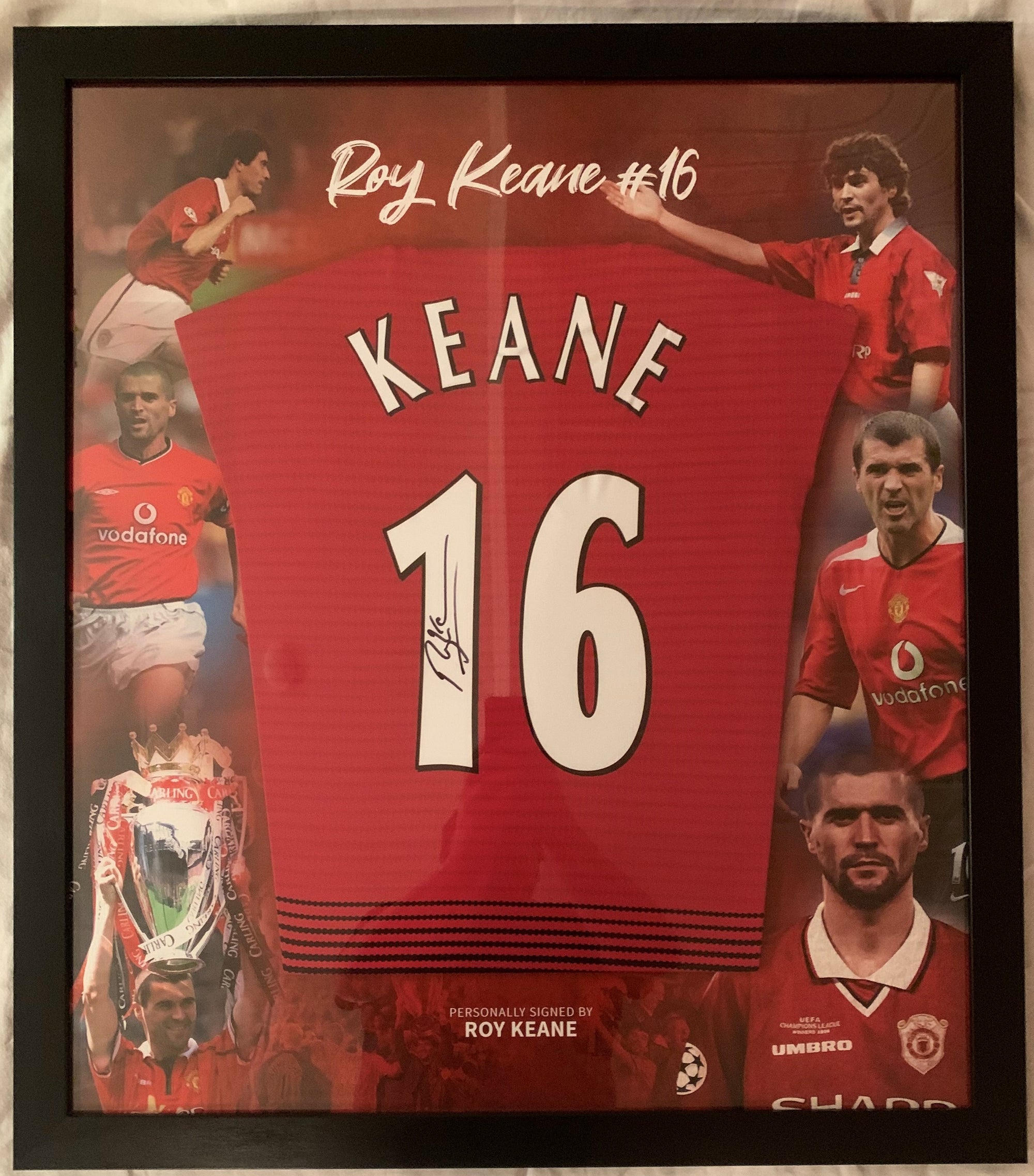 ROY KEANE - FERDIG INNRAMMET DRAKT "ART-FRAME" MED EKTEHETSBEVIS/COA