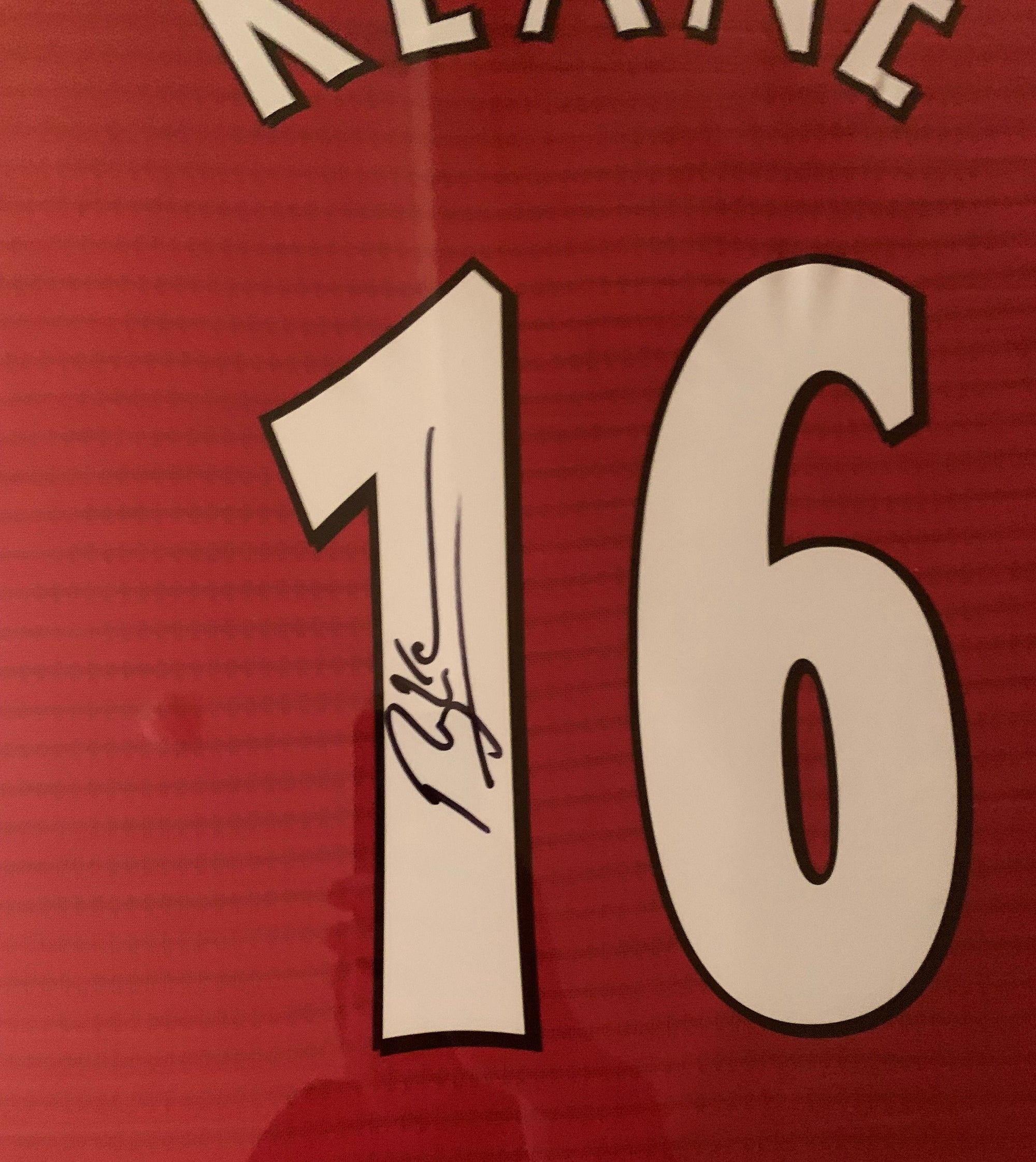 ROY KEANE - FERDIG INNRAMMET DRAKT "ART-FRAME" MED EKTEHETSBEVIS/COA