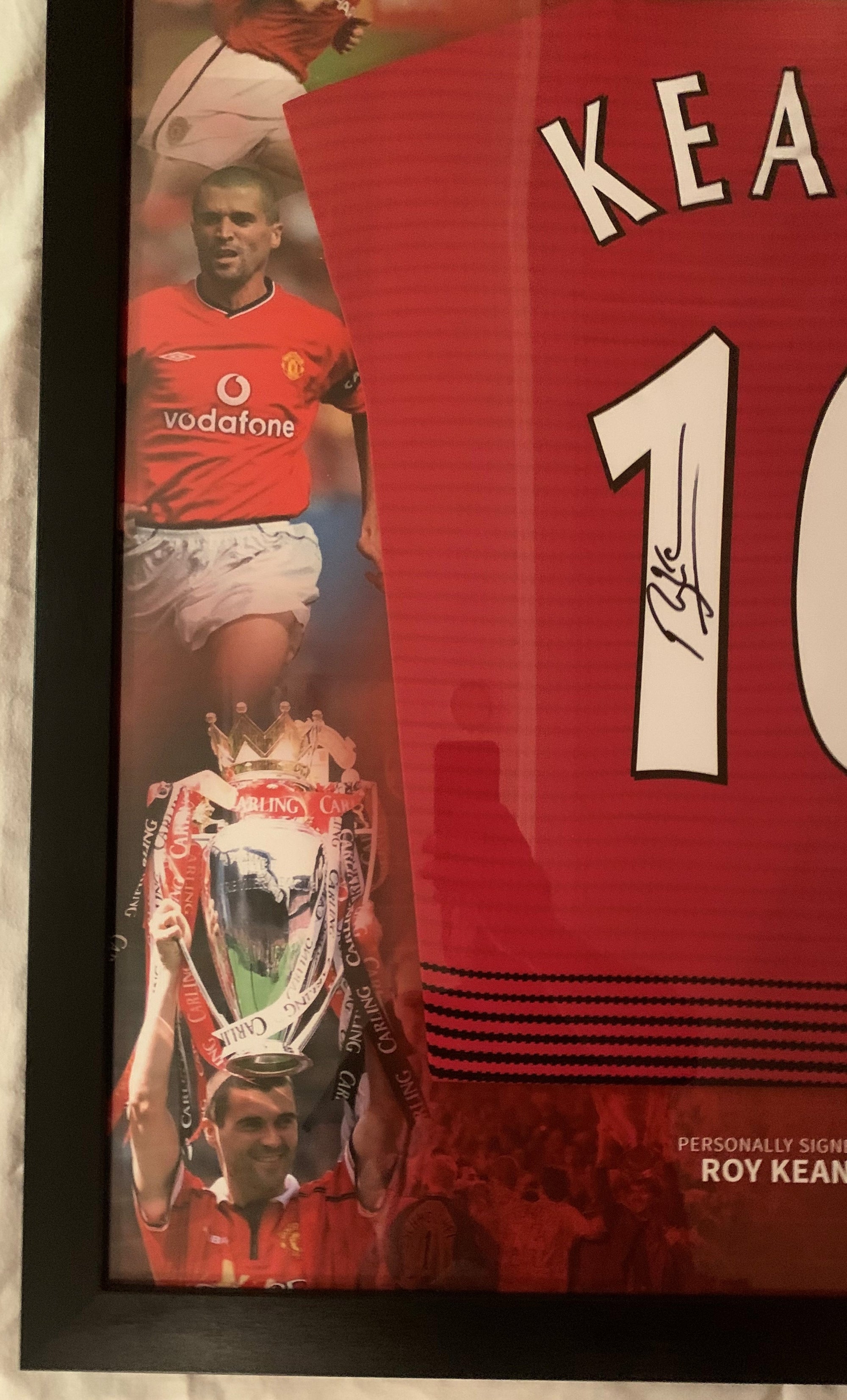 ROY KEANE - FERDIG INNRAMMET DRAKT "ART-FRAME" MED EKTEHETSBEVIS/COA