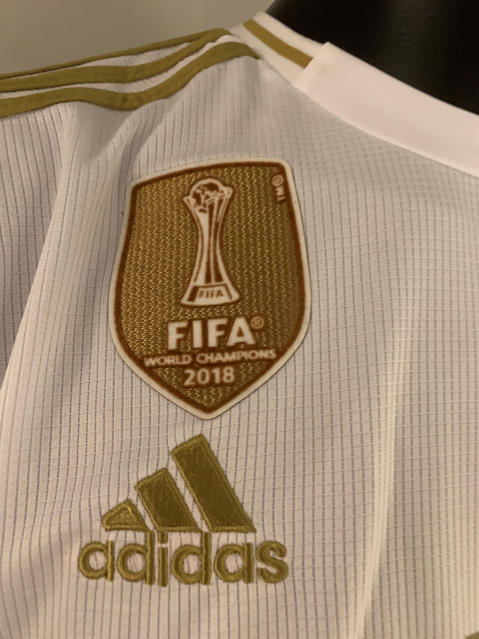 SERGIO RAMOS - SIGNERT DRAKT MED EKTEHETSBEVIS/COA