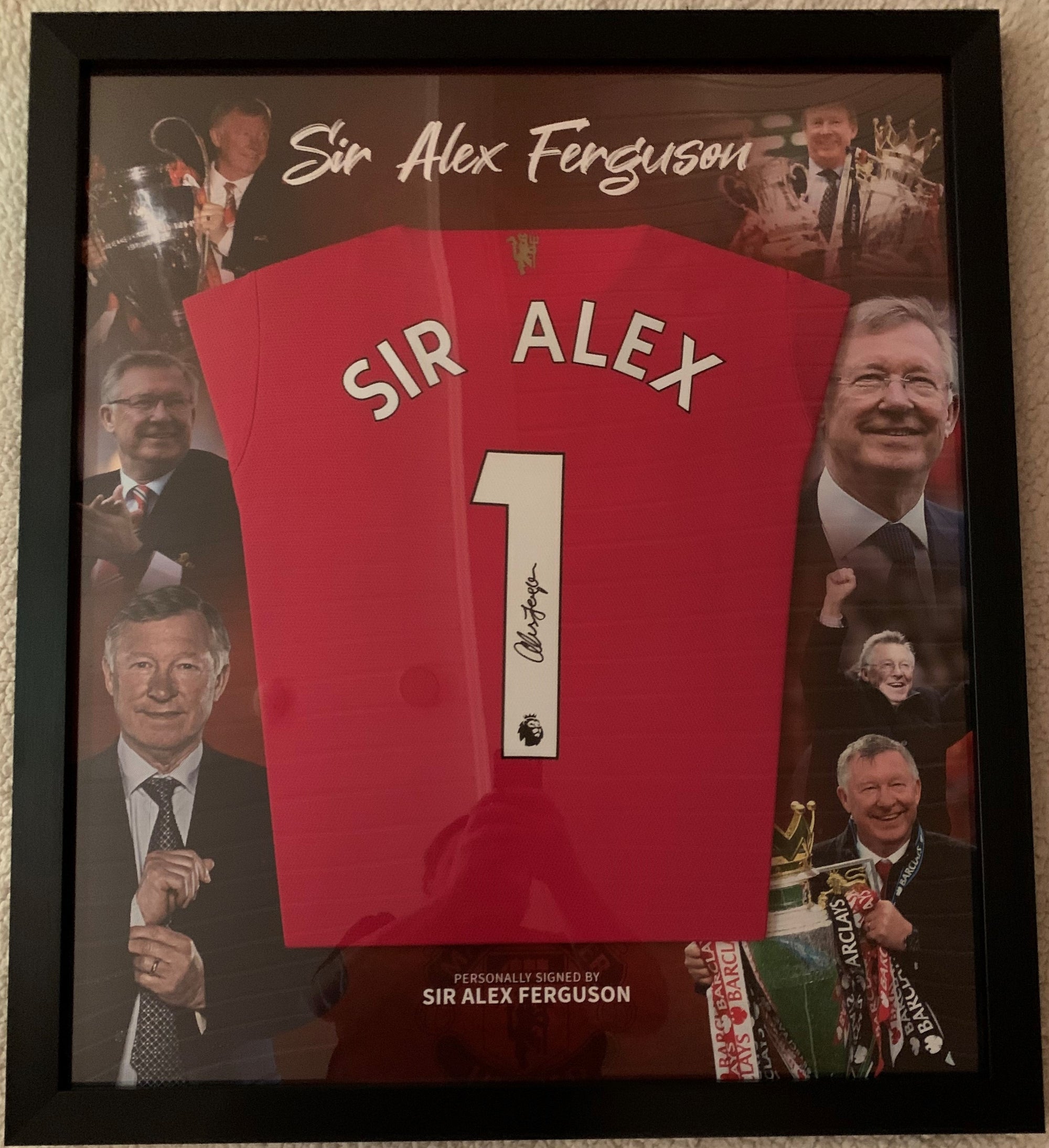 SIR ALEX FERGUSON - SIGNERT DRAKT MED EKTEHETSBEVIS/COA