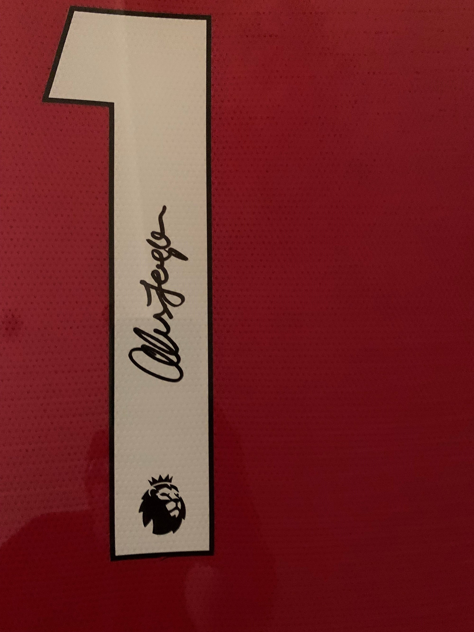 SIR ALEX FERGUSON -FERDIG INNRAMMET OG SIGNERT DRAKT "ART-FRAME" MED EKTEHETSBEVIS/COA