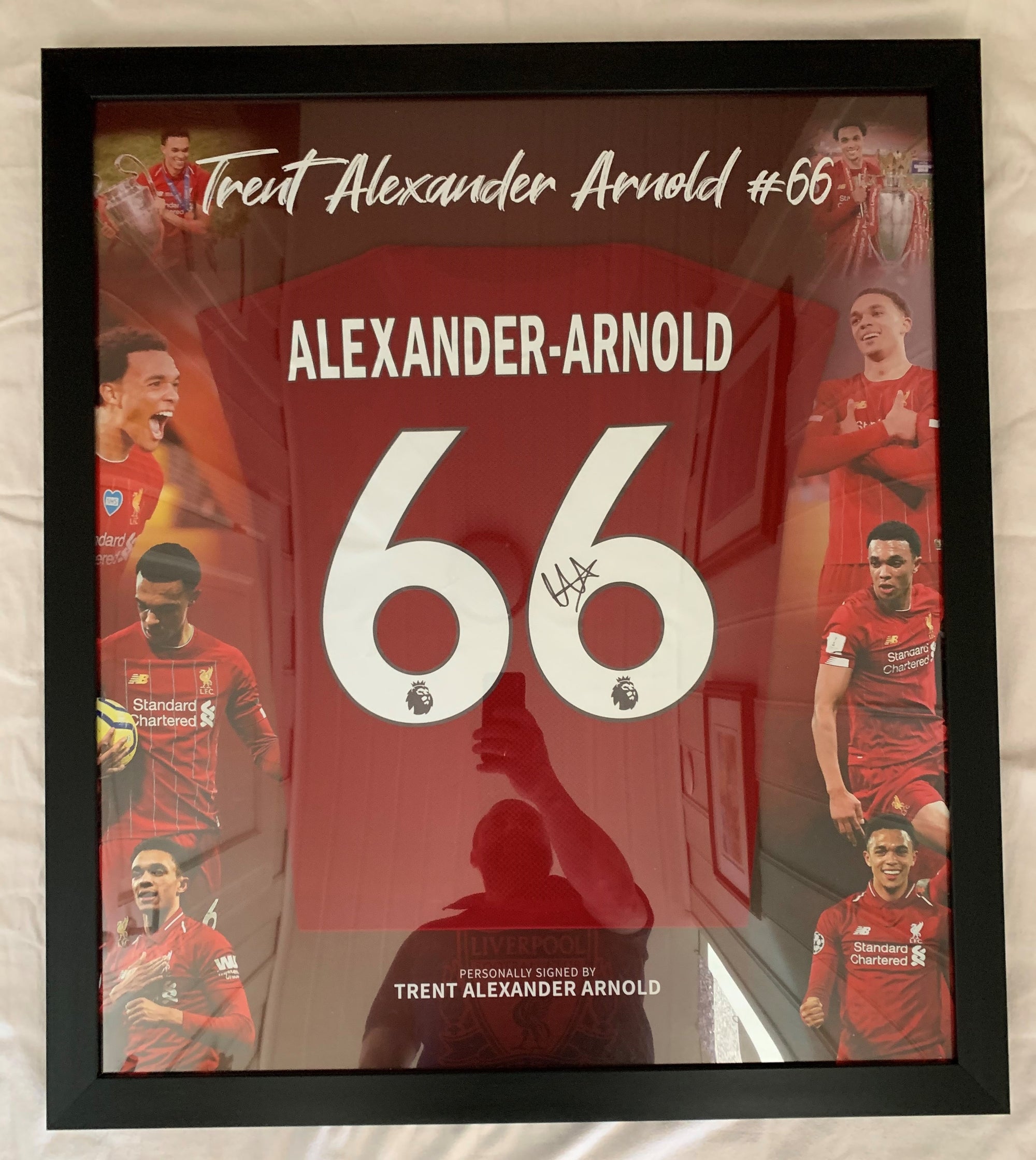 TRENT ALEXANDER-ARNOLD - FERDIG INNRAMMET OG SIGNERT DRAKT "ART-FRAME" MED EKTEHETSBEVIS/COA