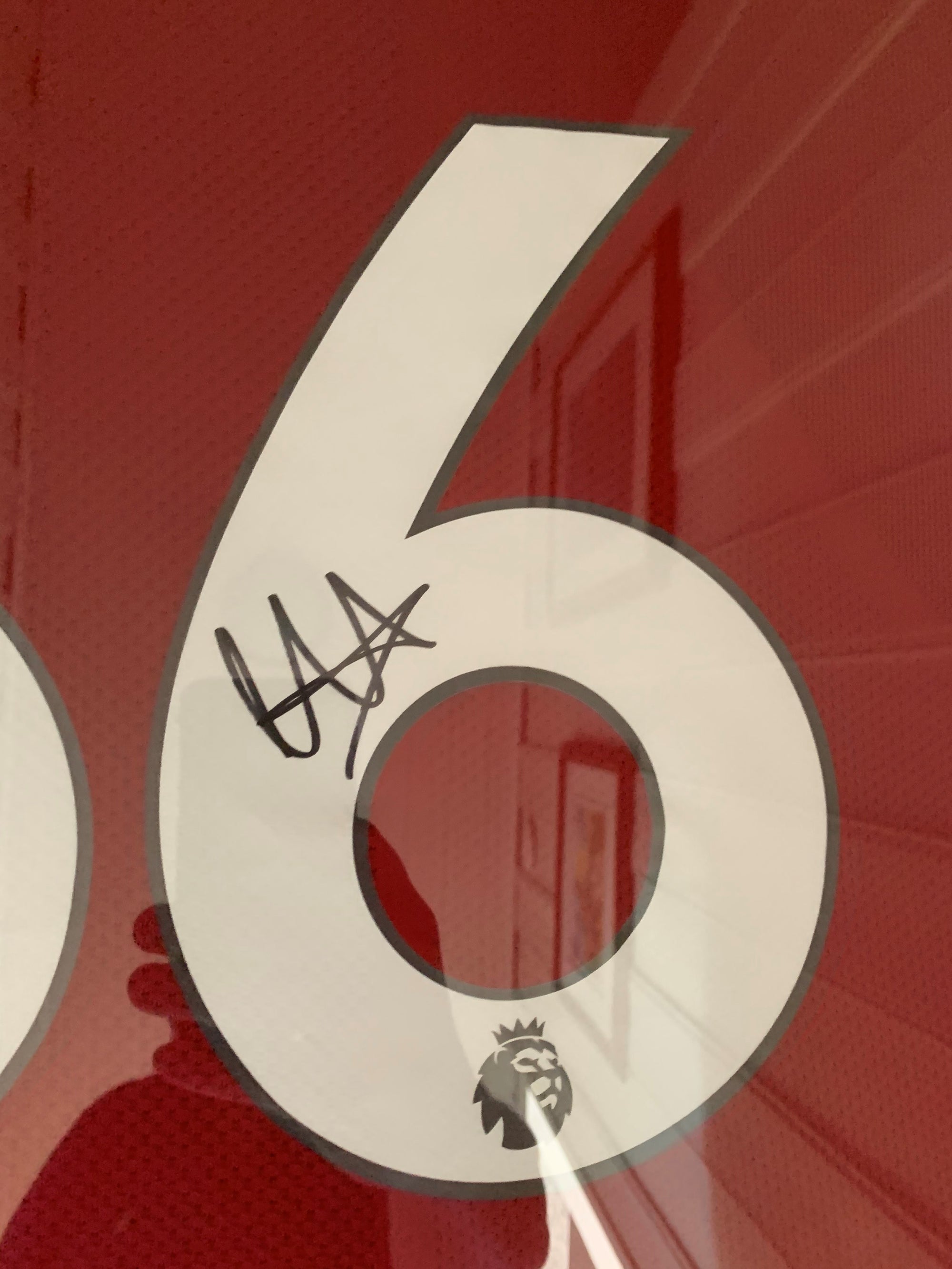 TRENT ALEXANDER-ARNOLD - FERDIG INNRAMMET OG SIGNERT DRAKT "ART-FRAME" MED EKTEHETSBEVIS/COA