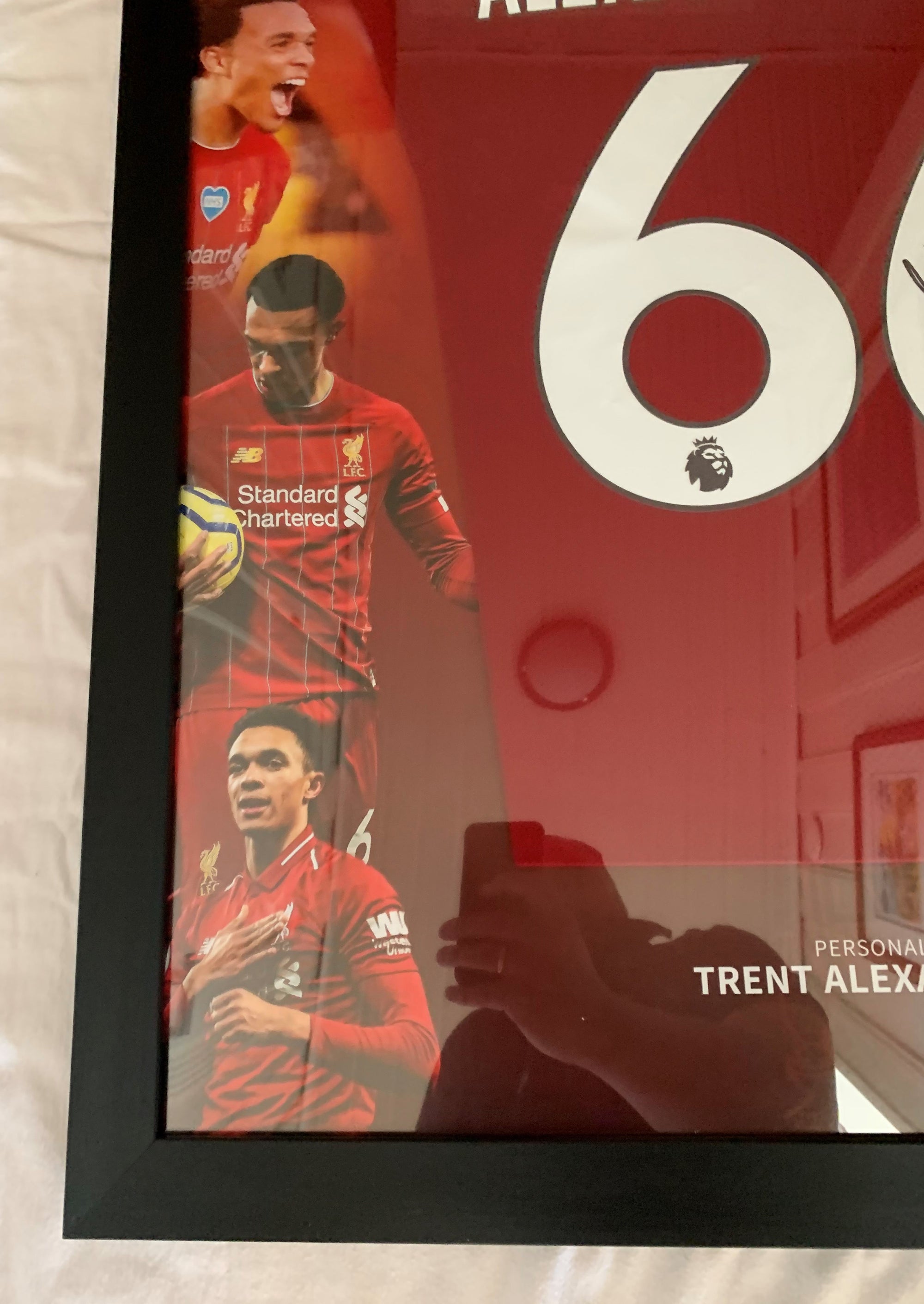 TRENT ALEXANDER-ARNOLD - FERDIG INNRAMMET OG SIGNERT DRAKT "ART-FRAME" MED EKTEHETSBEVIS/COA
