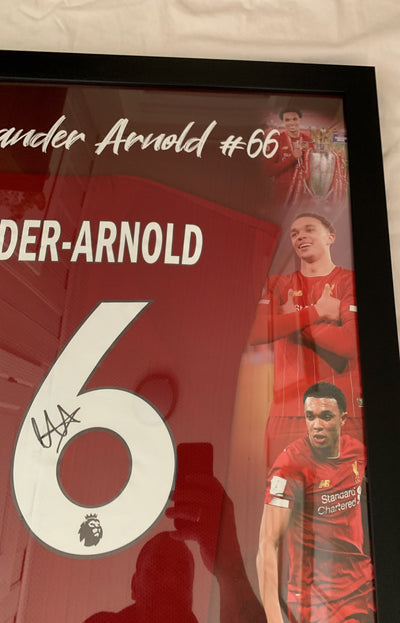 TRENT ALEXANDER-ARNOLD - FERDIG INNRAMMET OG SIGNERT DRAKT "ART-FRAME" MED EKTEHETSBEVIS/COA