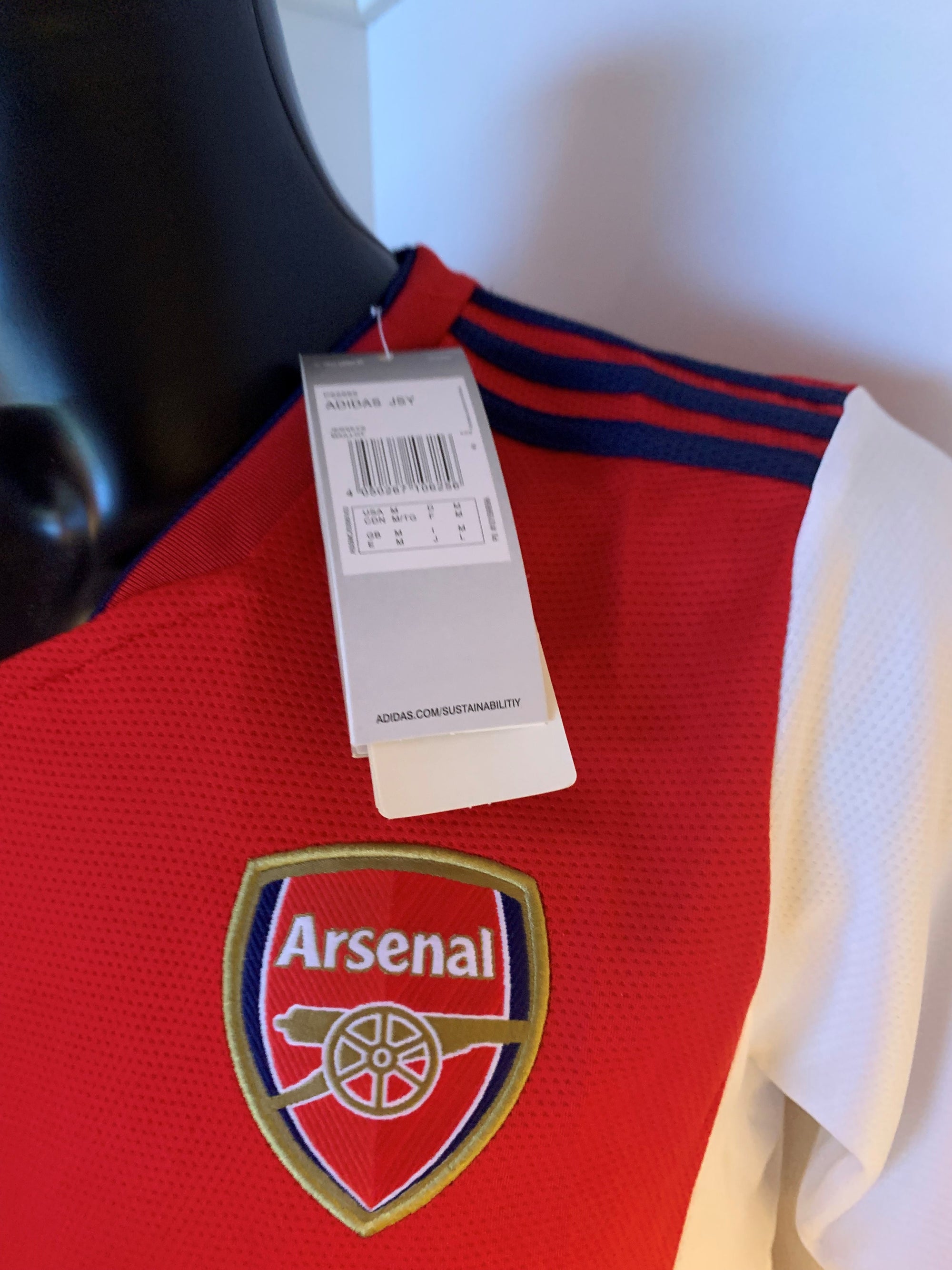 ARSENE WENGER - SIGNERT DRAKT MED EKTEHETSBEVIS/COA
